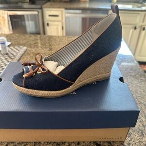 G.H. Bass & Co. Navy and Brown Wedge Espadrilles